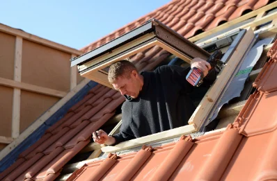 Pose de fenêtres de toit Velux à Locmélar